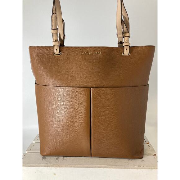 MICHAEL KORS, LARGE BROWN PEBBLED LEATHER SHOULDER BAG - Picture 2 of 16